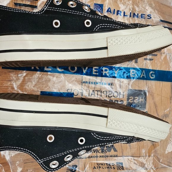 Like New Chuck 70 Low Top - Black - Picture 5 of 9